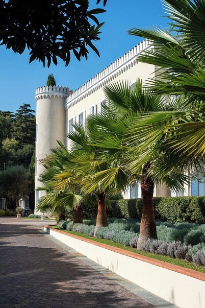 Hotel Chateau De La Tour