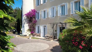 Fachada de la propiedad