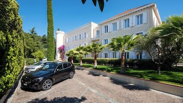 Self parking (EUR 20 per day)