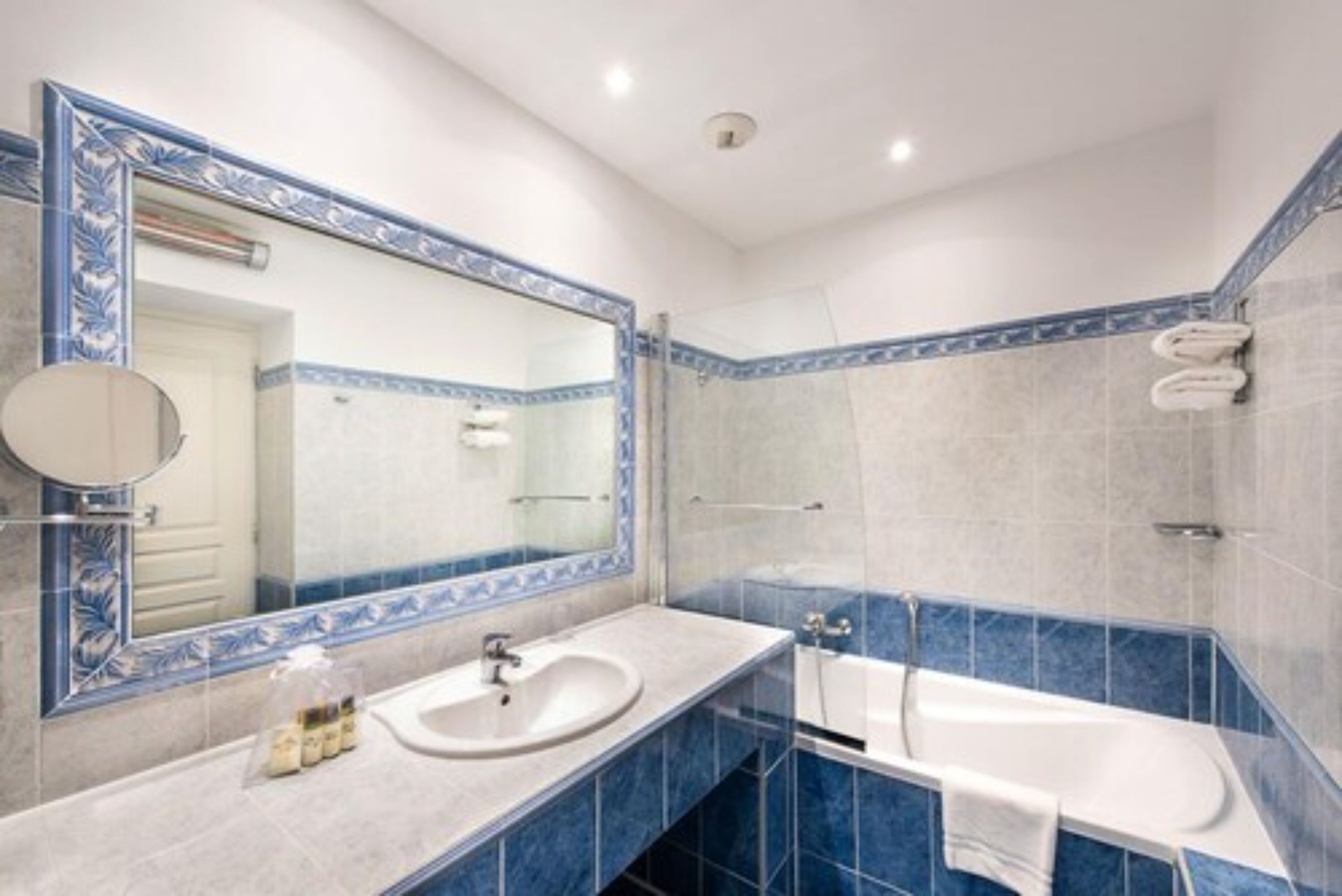 executive room | bathroom | free toiletries, hair dryer, slippers, towels