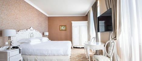 Habitación Deluxe, vista al jardín | Ropa de cama de alta calidad y artículos del minibar gratis