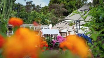 Daily buffet breakfast (EUR 25 per person)