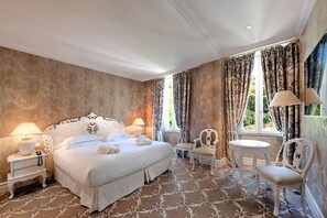 Ropa de cama de alta calidad y minibar con artículos gratuitos