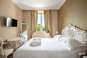 Phòng phong cách cổ điển | Minibar, két bảo mật tại phòng, bàn, phòng cách âm 