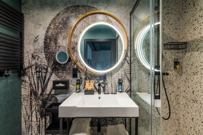 Junior Suite, 1 King Bed with Sofa bed | Bathroom | Shower, eco-friendly toiletries, hair dryer, bathrobes