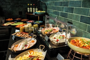 Morgenmadsbuffet hver dag (94 PLN pr. person)