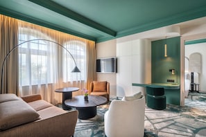 Executive-suite - 1 kingsize-seng | 1 soveværelse, allergivenligt sengetøj, minibar, pengeskab på værelset