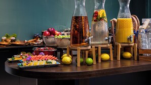 朝食 (ビュッフェ)、毎日提供 (有料)