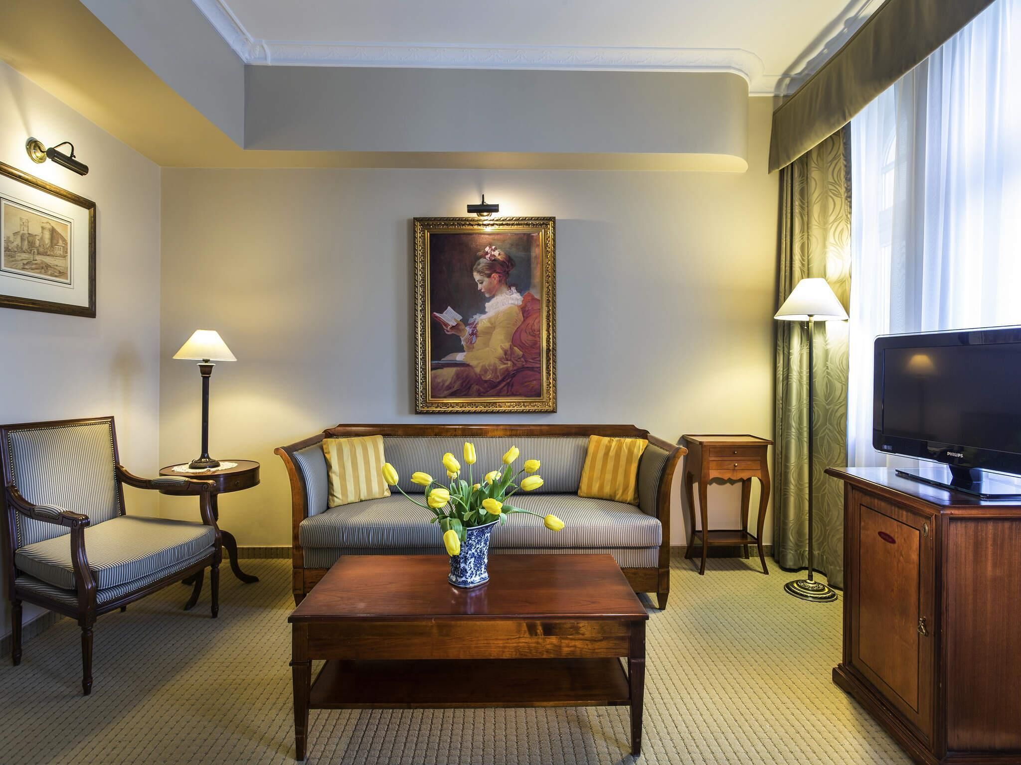 1 bedroom, hypo-allergenic bedding, minibar, in-room safe