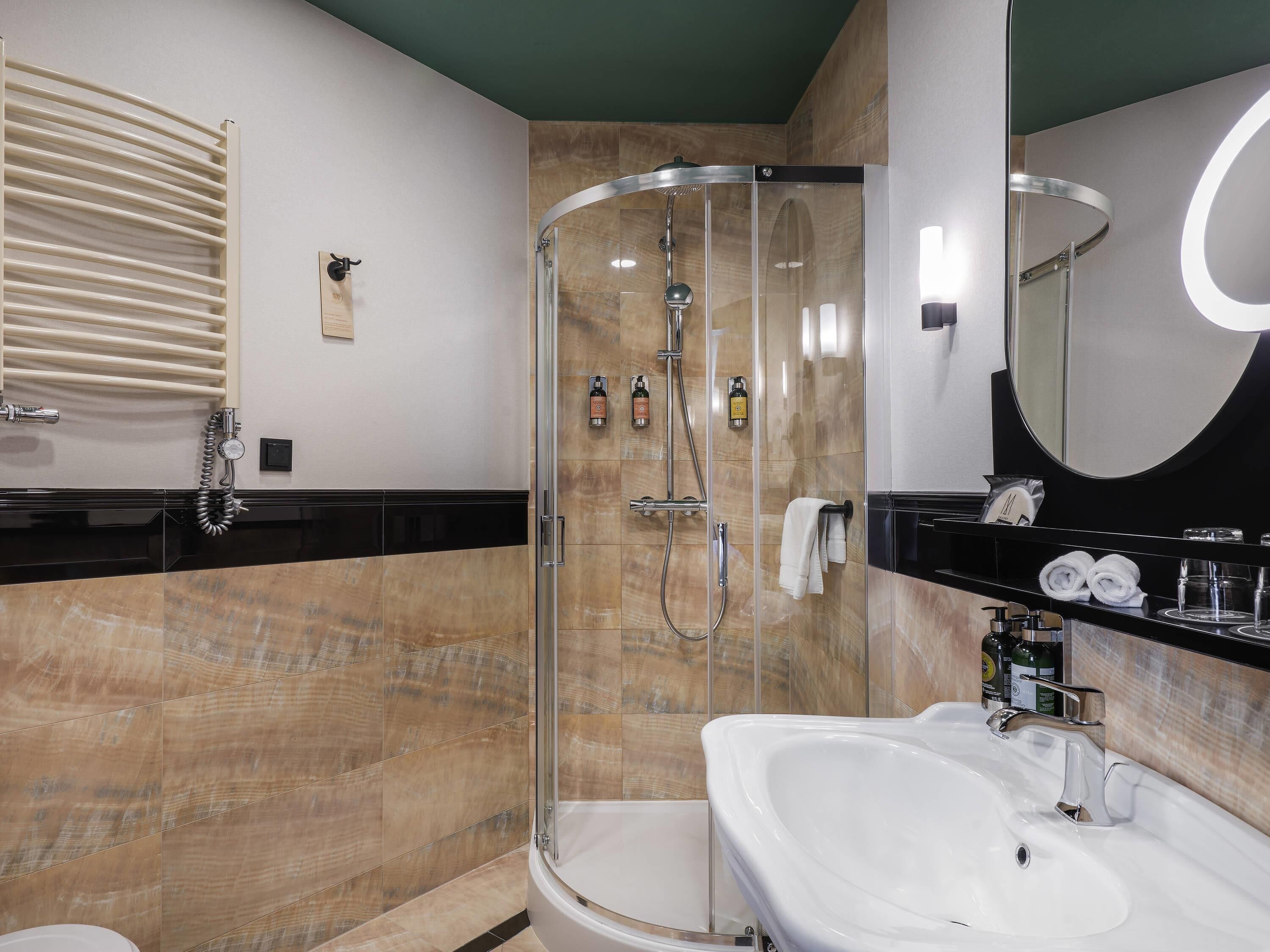 1 bedroom, hypo-allergenic bedding, minibar, in-room safe