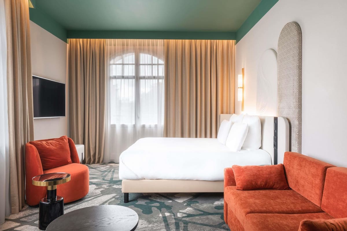 Deluxe Room, 1 King Bed with Sofa bed | 1 bedroom, hypo-allergenic bedding, minibar, in-room safe