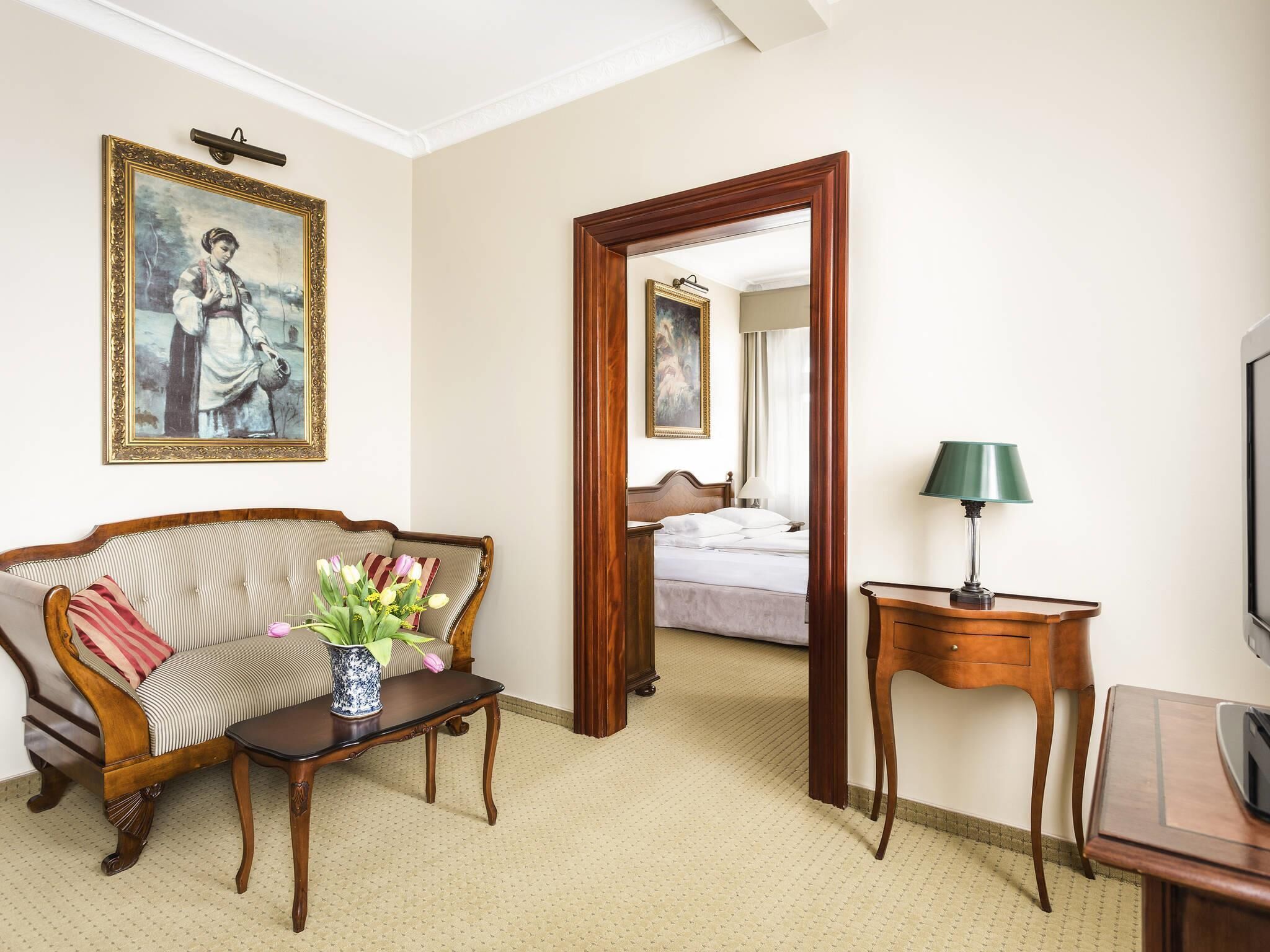 1 bedroom, hypo-allergenic bedding, minibar, in-room safe