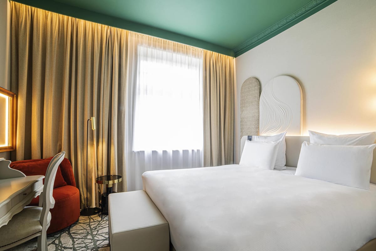 Classic Double Room, 1 Double Bed | 1 bedroom, hypo-allergenic bedding, minibar, in-room safe