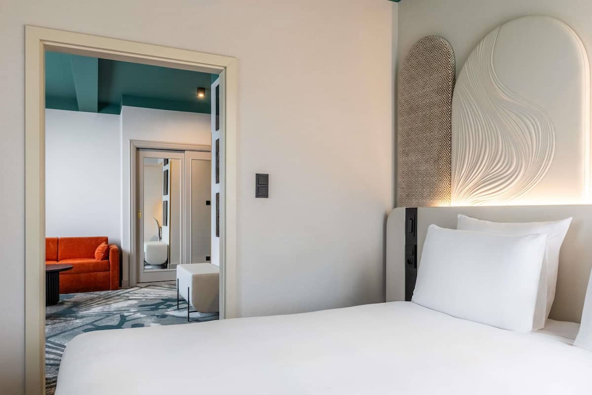 Junior Suite, 1 King Bed with Sofa bed
