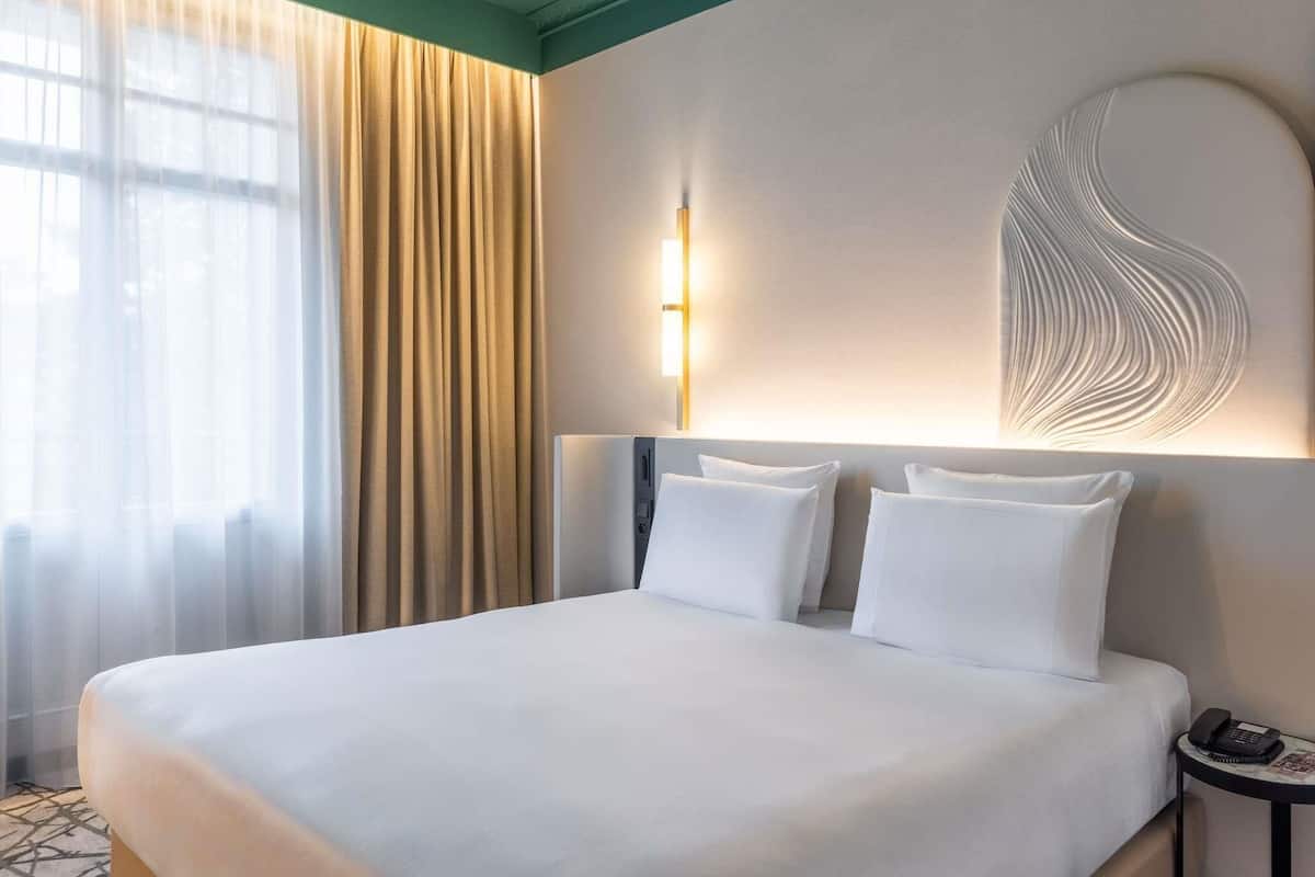 Superior Room, 1 King Bed | Hypo-allergenic bedding, minibar, in-room safe, desk