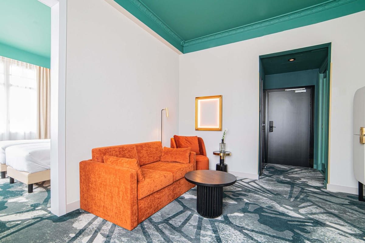 1 bedroom, hypo-allergenic bedding, minibar, in-room safe