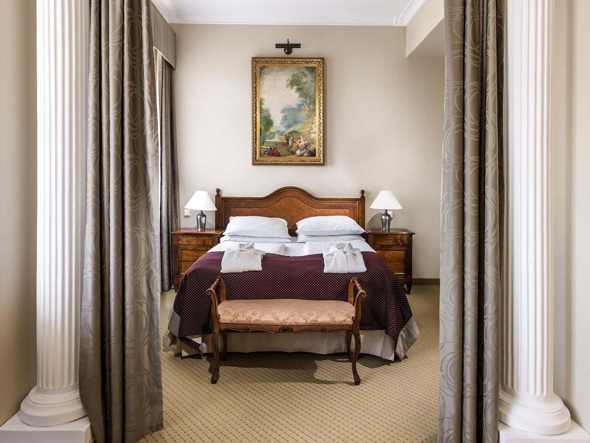 1 bedroom, hypo-allergenic bedding, minibar, in-room safe