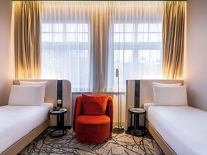 Classic Room, 2 Twin Beds | Hypo-allergenic bedding, minibar, in-room safe, desk