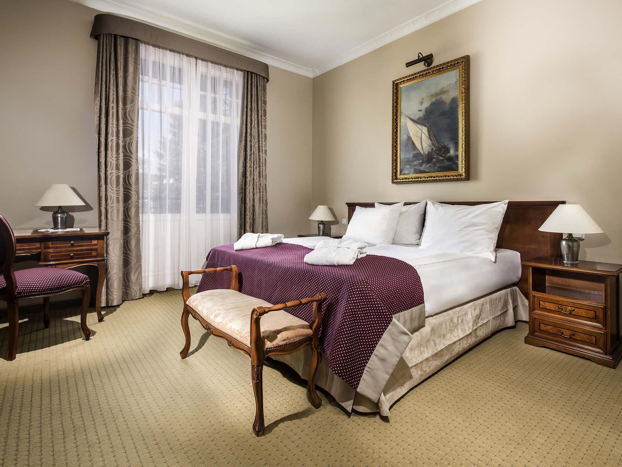 1 bedroom, hypo-allergenic bedding, minibar, in-room safe