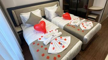 Standard-Zweibettzimmer | Hochwertige Bettwaren, Minibar, Zimmersafe, Schreibtisch