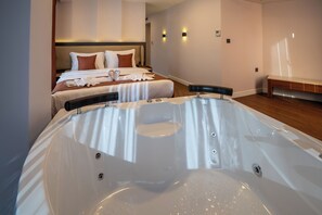 Comfort Room | Premium bedding, minibar, in-room safe, desk - Navoris Hotel (Istanbul)