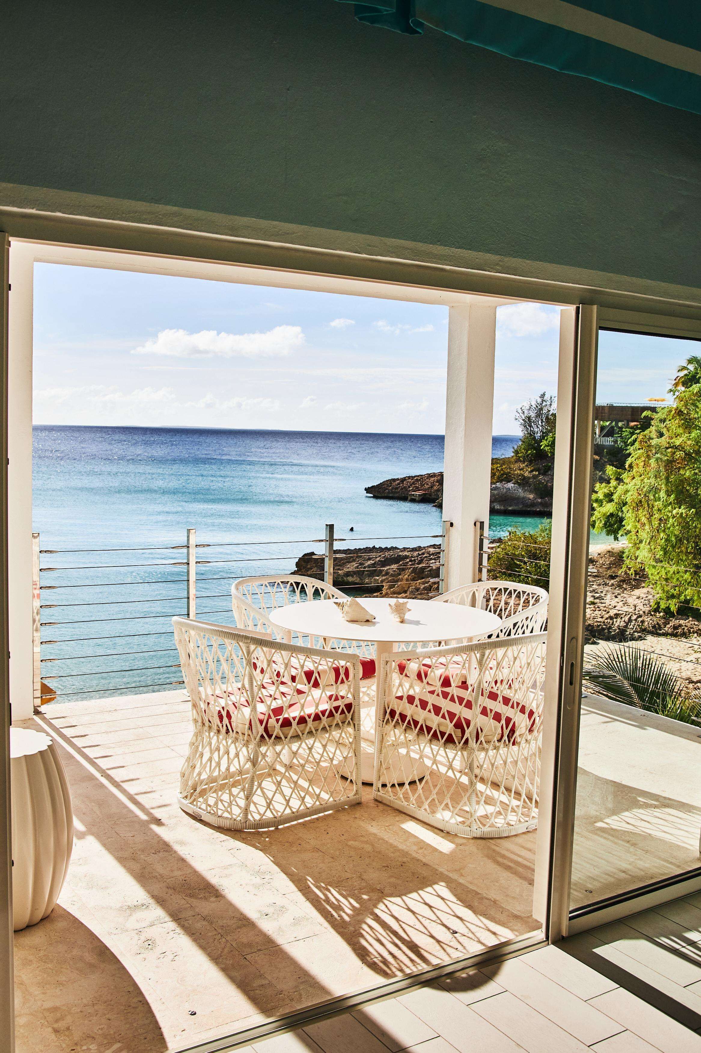 Hochwertige Bettwaren, Zimmersafe, Schreibtisch, Bügeleisen/Bügelbrett