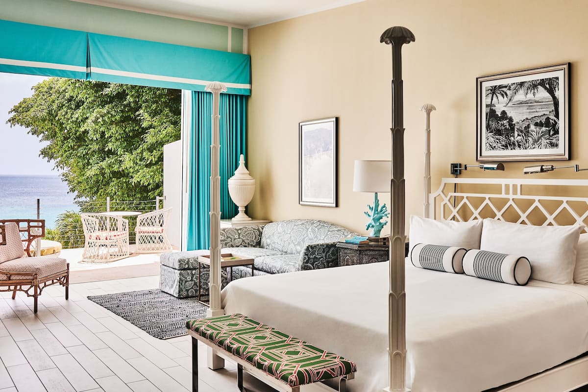 Premium bedding, in-room safe, desk, iron/ironing board