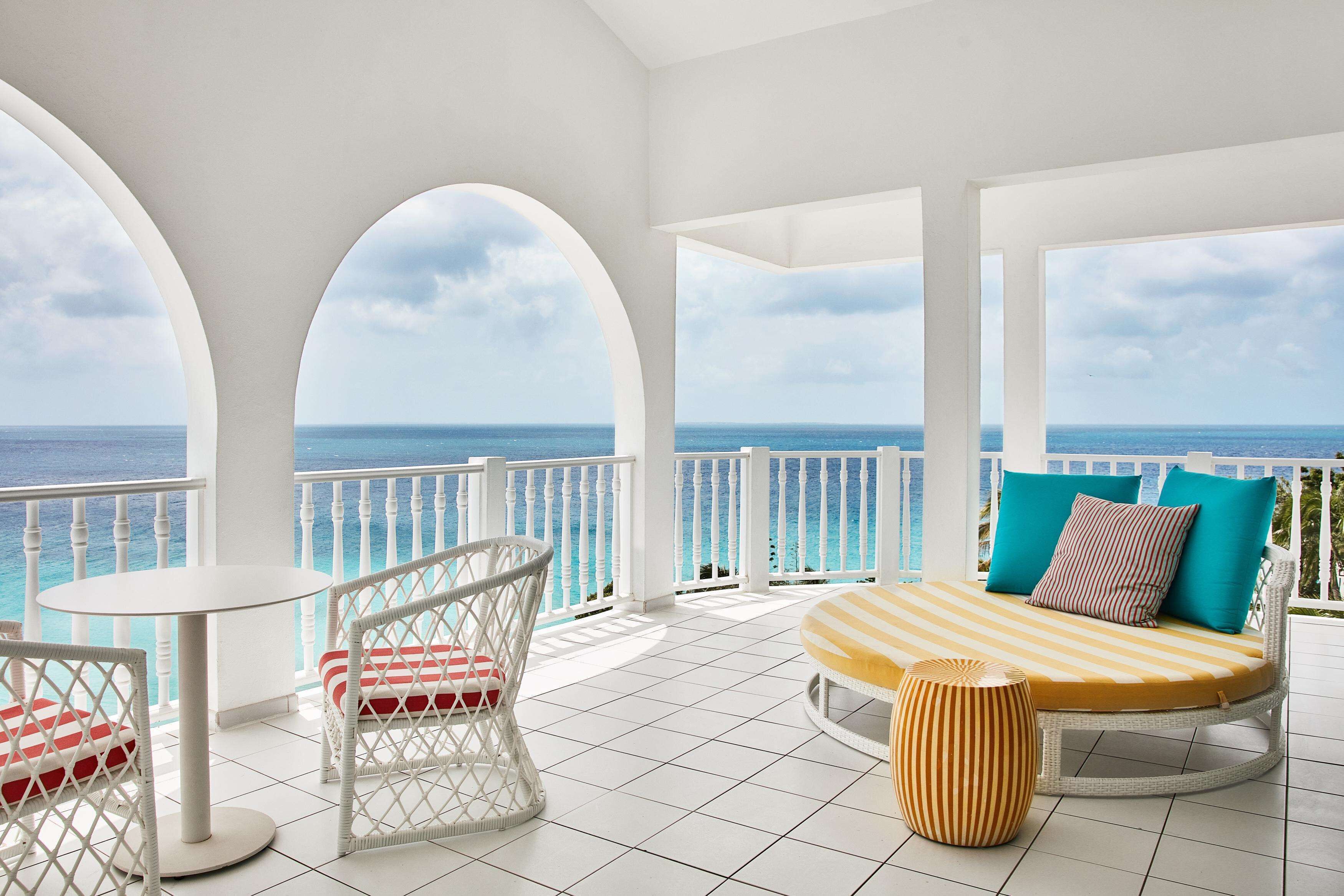 高档床  上用品、客房内保险箱、办公桌、熨斗/熨衣板