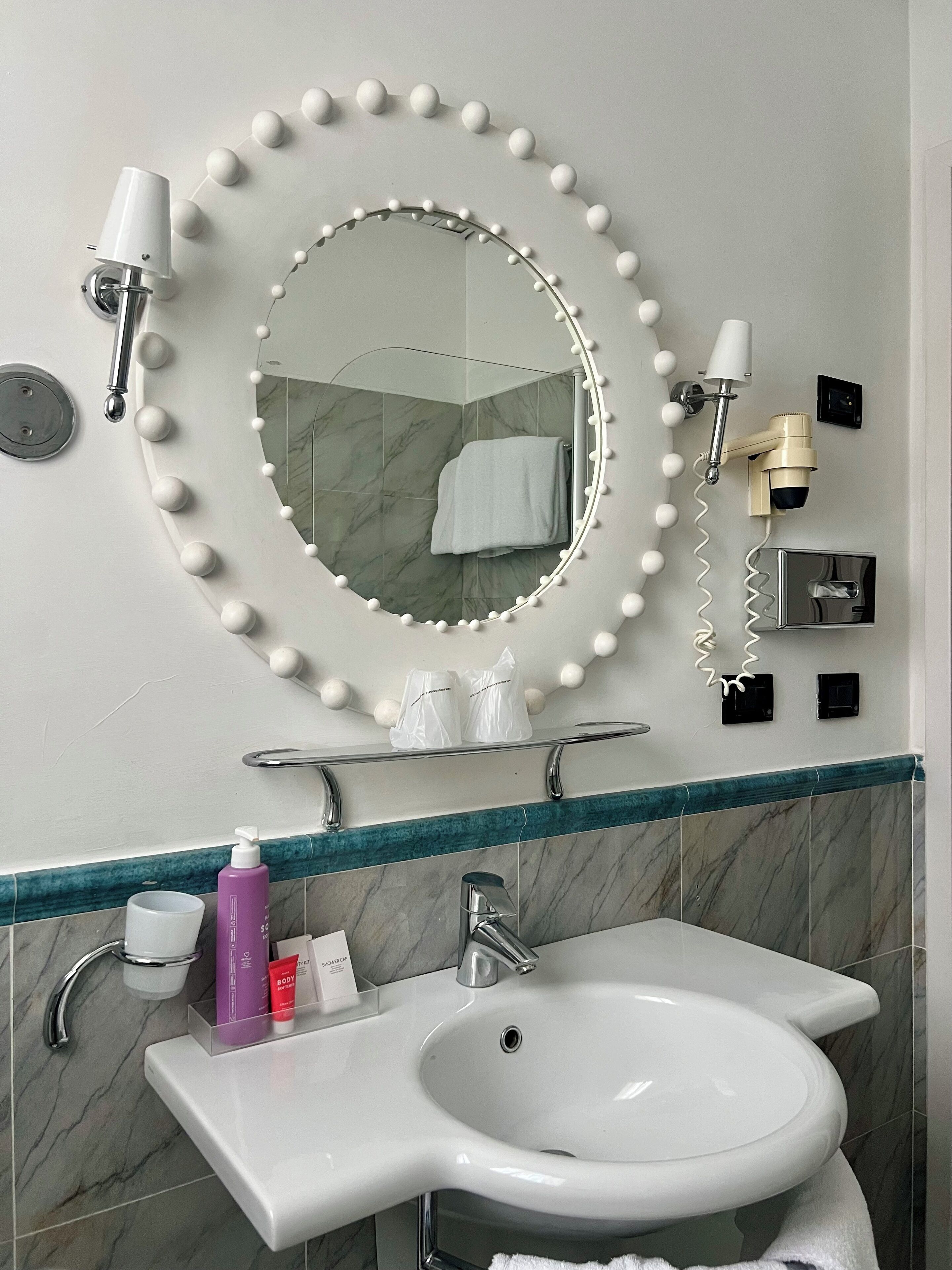 executive room | bathroom | free toiletries, hair dryer, slippers, bidet