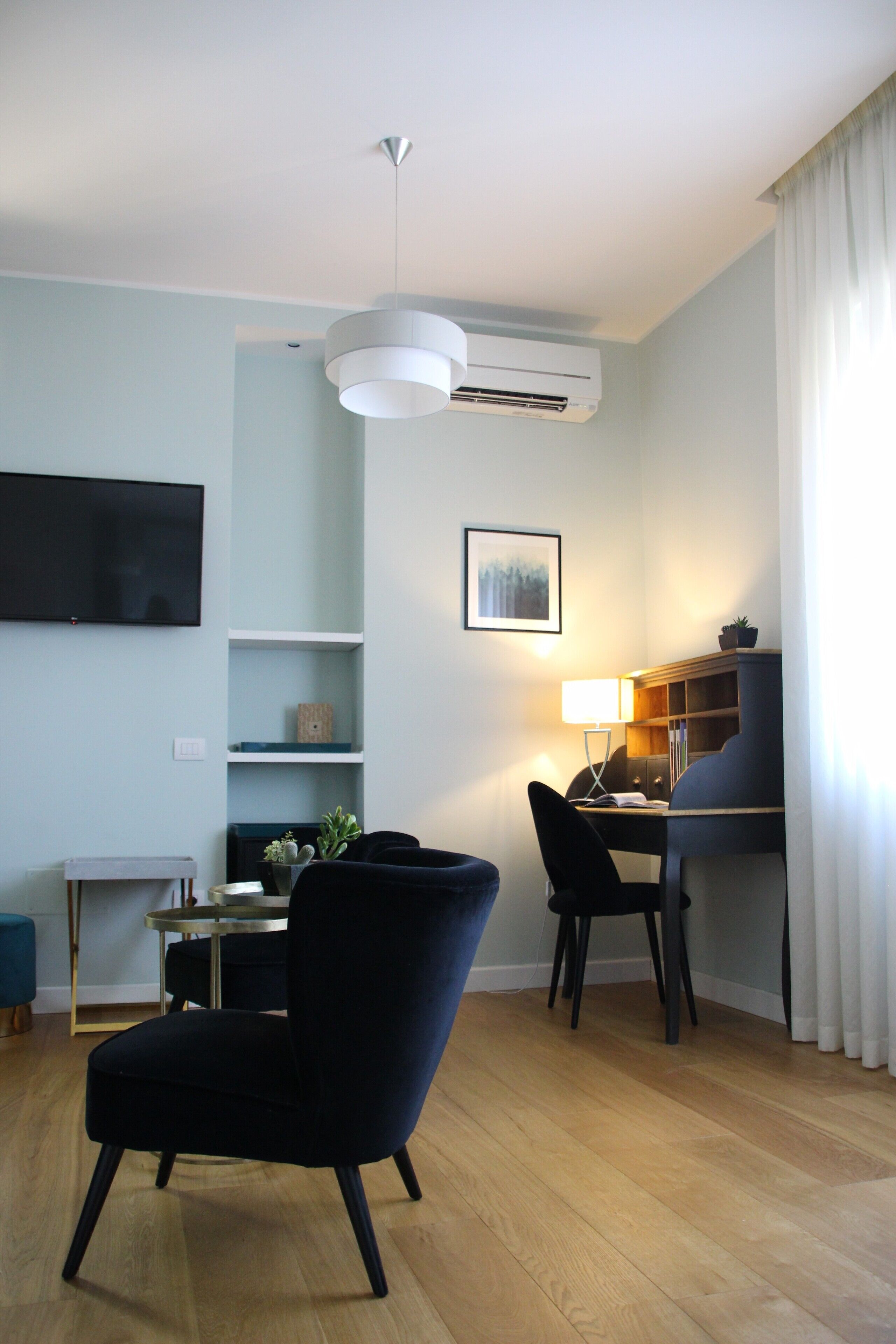 junior studio suite | 1 bedroom, down duvets, pillow-top beds, minibar