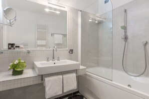 Junior Studio Suite | Bathroom
