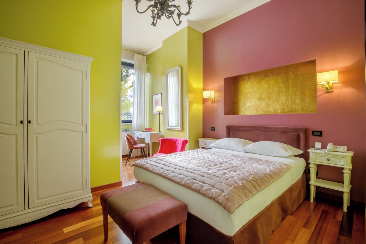 Down duvets, pillow-top beds, minibar, in-room safe