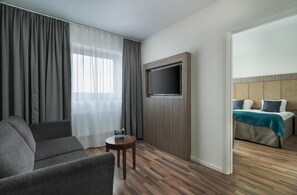 Blackout drapes, free WiFi, bed sheets, alarm clocks