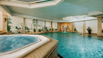 Indoor pool, sun loungers