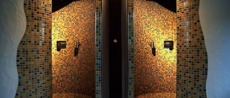Sauna, bain à remous, hammam, soins corporels, soins d'hydrothérapie