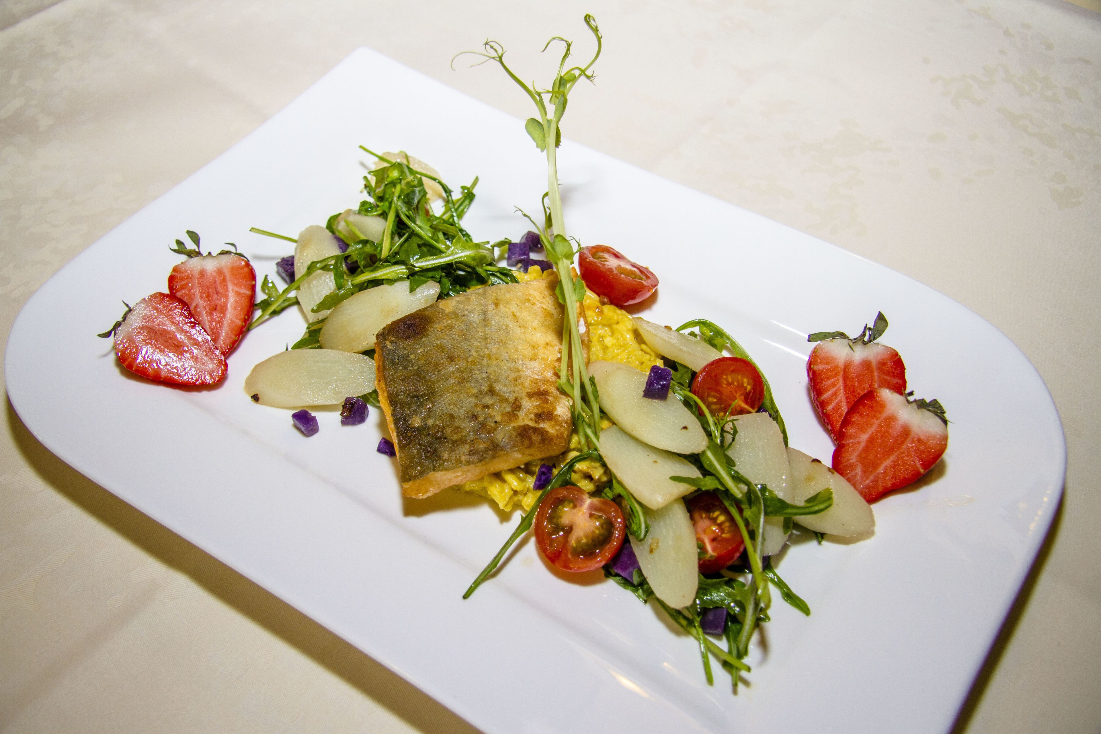 3 restaurants, breakfast, lunch, dinner served; regional cuisine