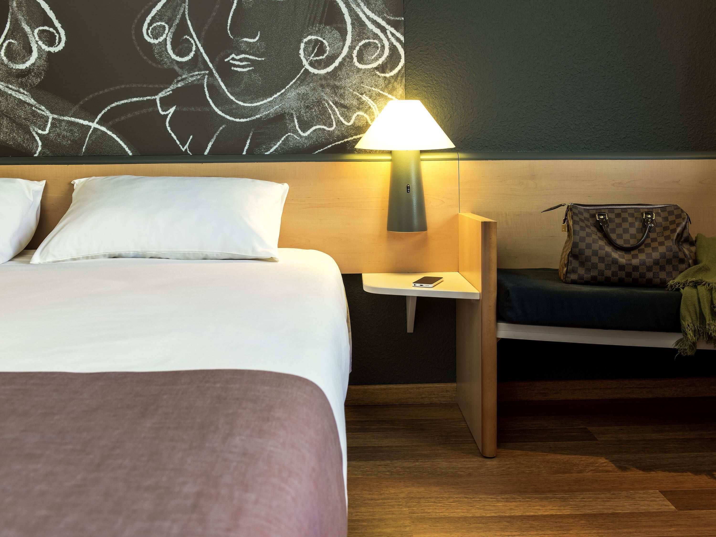 Room, 1 Katil Bujang (Single) | Gebar bulu kapas, meja, langsir/tirai gelap terus 