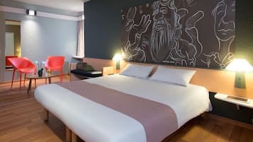 Superior-Doppelzimmer | Daunenbettdecken, Schreibtisch, Verdunkelungsvorhänge