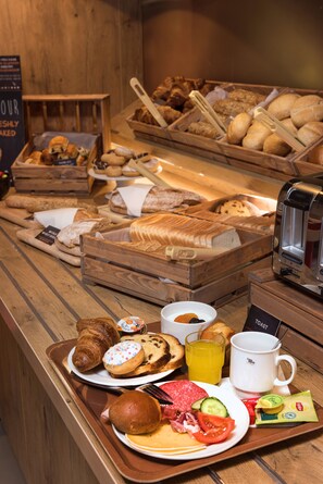 Daily buffet breakfast (EUR 17 per person)