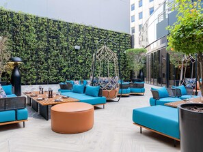 Breakfast, lunch, dinner served; Italian cuisine  - ibis World Trade Centre Dubai (Dubai)