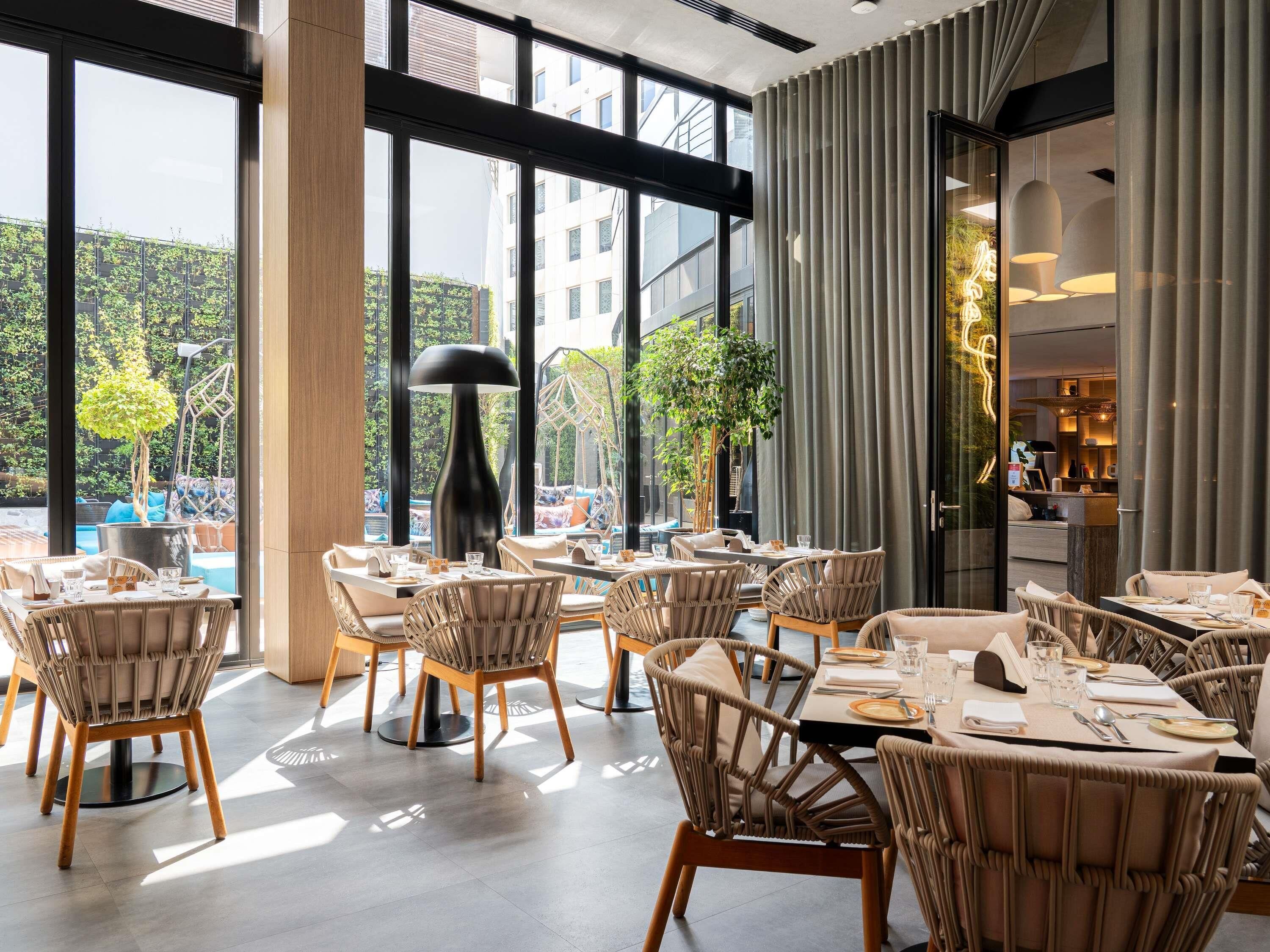 Café da manhã, almoço e jantar; culinária italiana 