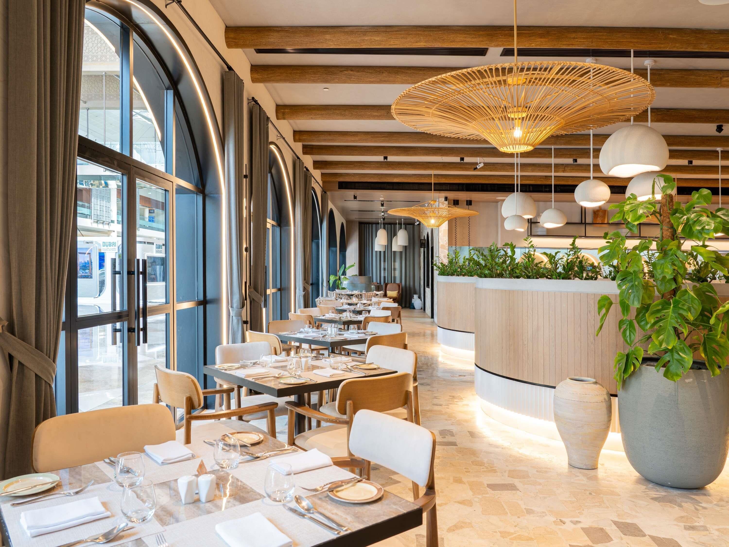 Breakfast, lunch, dinner served; Italian cuisine 