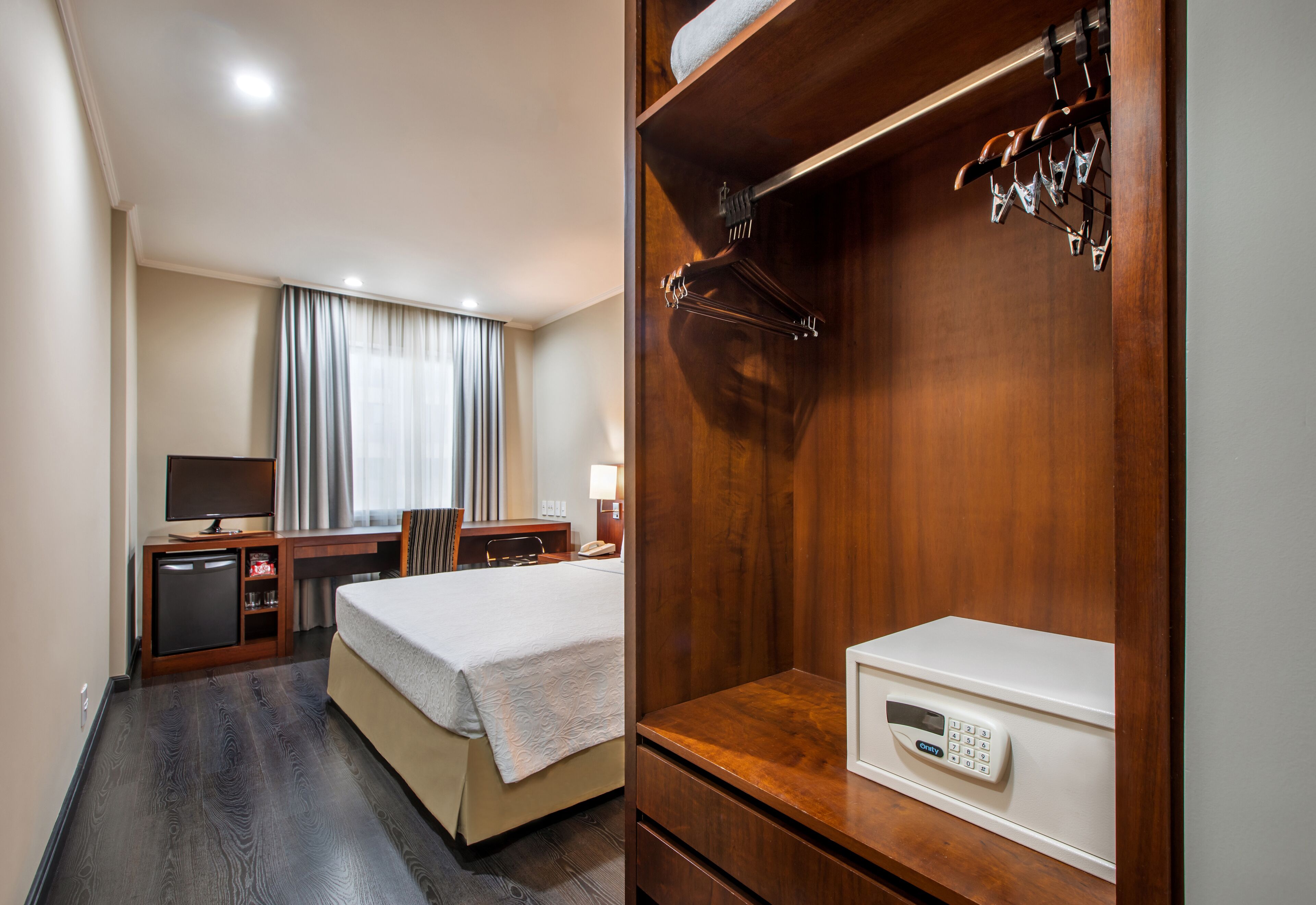 in-room safe, desk, laptop workspace, blackout curtains