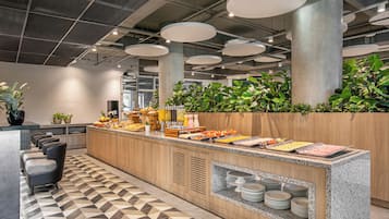Free daily buffet breakfast