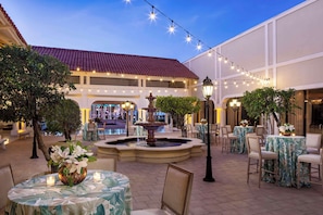 4 restaurants, breakfast served