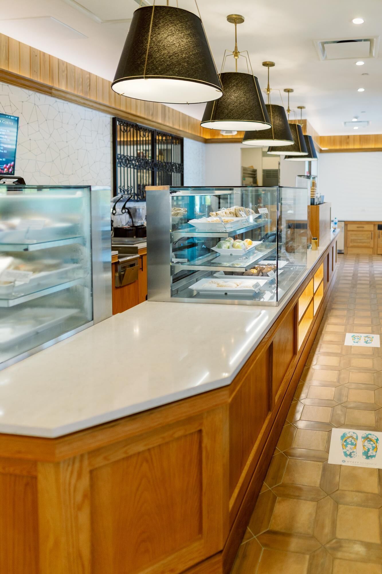 4 restaurants, breakfast served