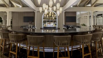 2 bars/lounges, swim-up bar, poolside bar, beach bar
