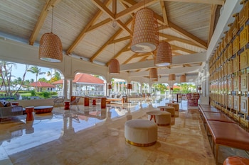 2 bars/lounges, swim-up bar, poolside bar, beach bar at Hyatt Regency Grand Reserve Puerto Rico