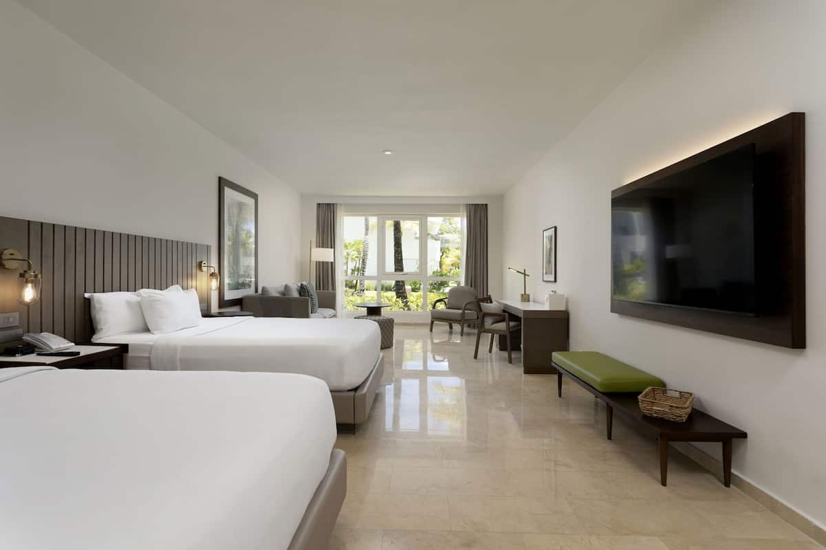 高档床上用品、加厚床垫、客房内保险箱、遮光窗帘