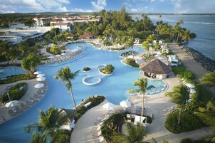 3 outdoor pools, open 7:00 AM to 10:00 PM, sun loungers